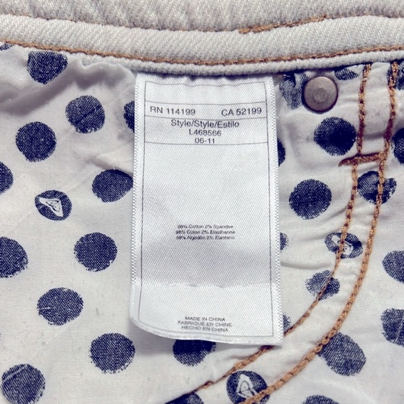 5/25$ ✨ Roxy Beach Denim Short - Picture 9 of 9